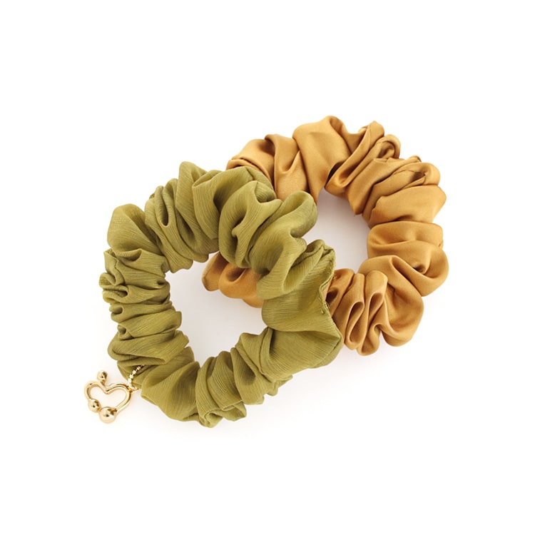 S-680) ハートチャーム付シュシュ | ビーズ・パーツなどのハンドメイド