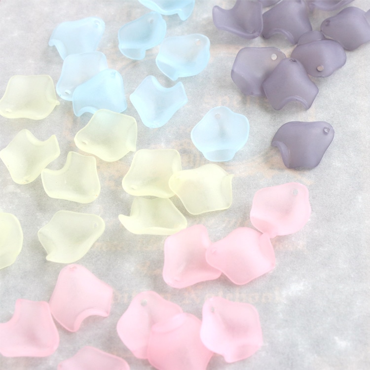 樹脂パーツ 花びら BK 約16×14mm｜樹脂素材パーツ【パーツクラブ