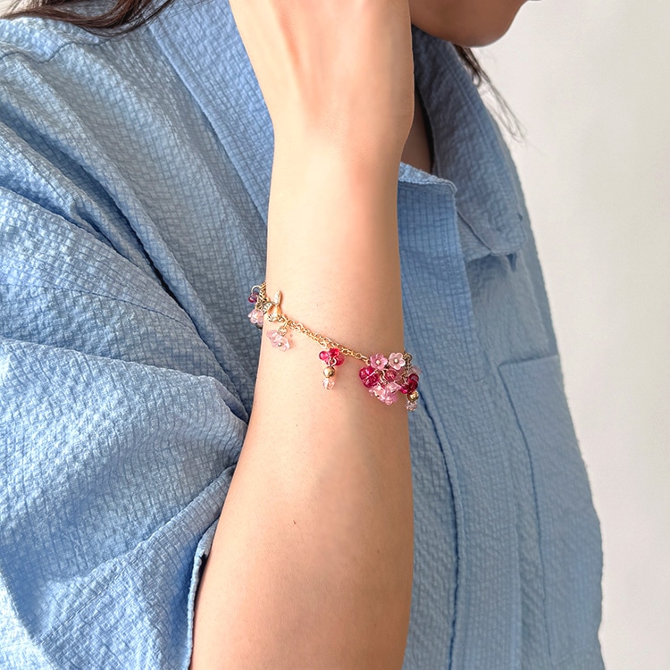 アクリルフラワー 5弁花 BU 約5.5×6mm｜樹脂素材パーツ【パーツクラブ