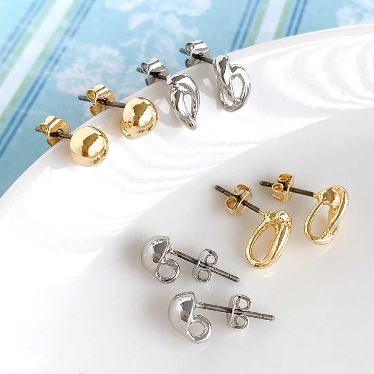 チタンポストピアス（プランプ・裏カン） R モチーフ約6×5.5mm
