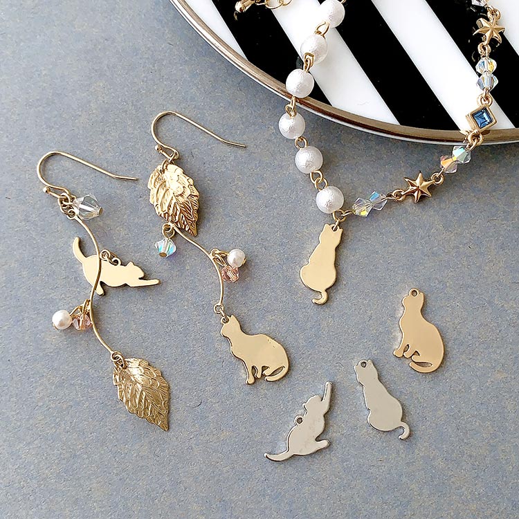 ビーズパーツ 235 手染めビーズ　ねこアクセサリーパーツ　ピアスパーツ 猫ビーズ 8mm 銀古美 20個【猫パーツ ピアス イヤリング素材】 | iichi