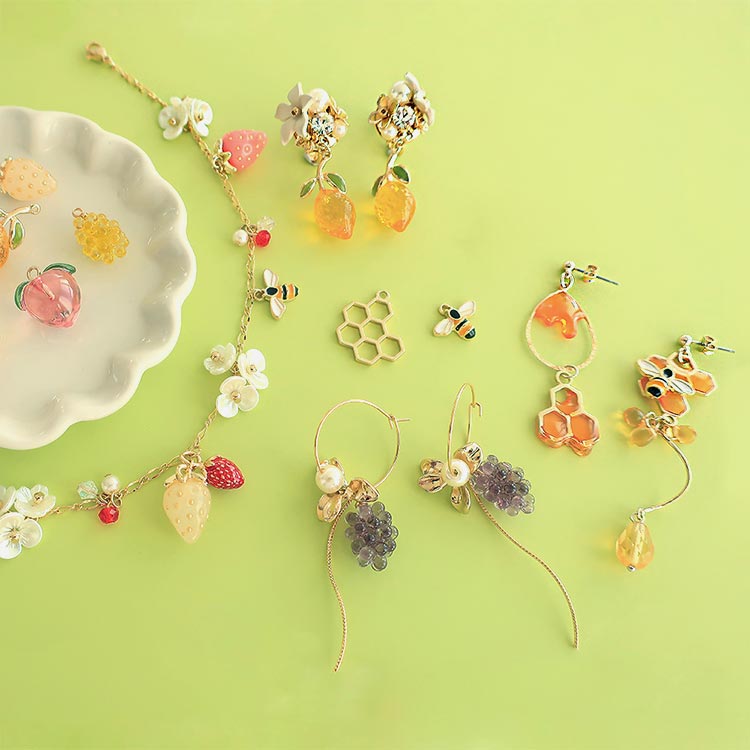 チャーム / 蜂 / YE ｜アクセサリーチャーム・ハンドメイドパーツ