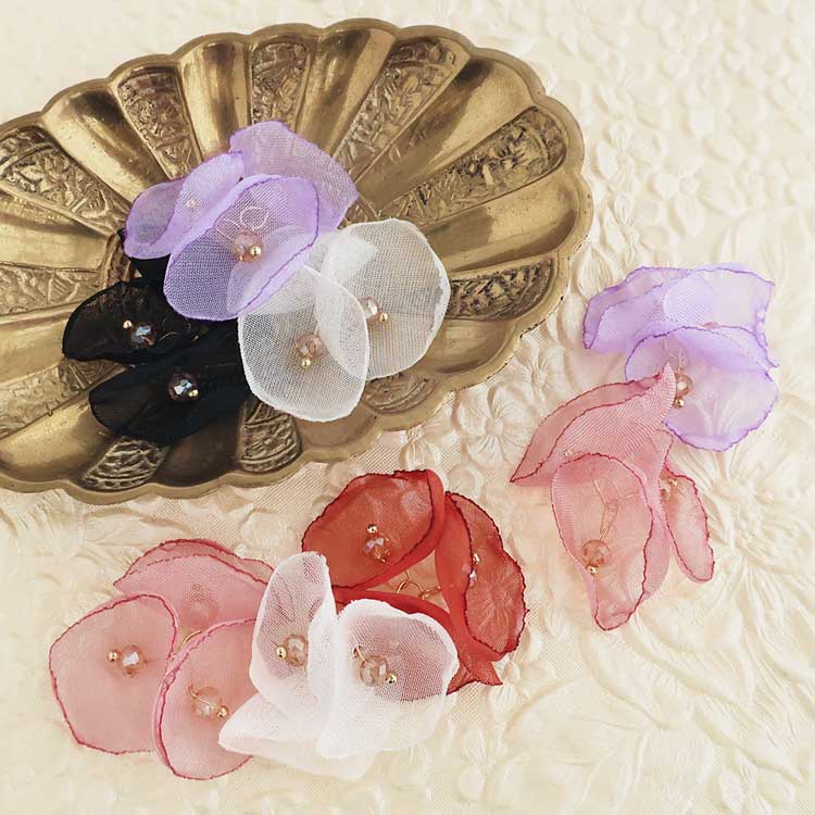 シフォンフラワーチャーム WH ｜服飾素材・ハンドメイドパーツ【パーツ