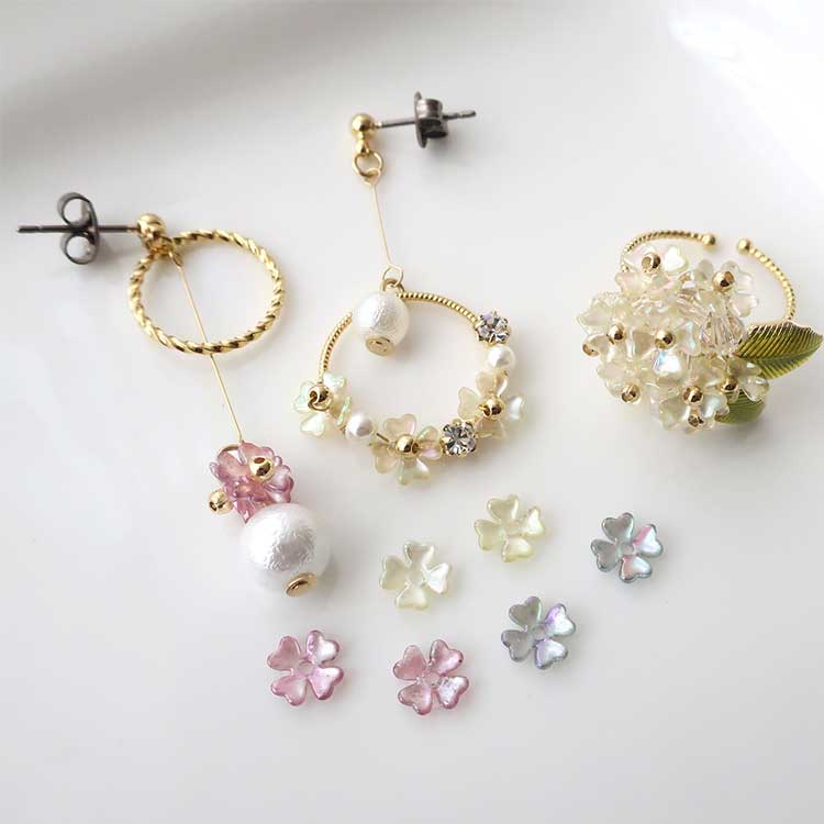 アクリルフラワー 4弁花 オーロラ・PK 約7mm｜樹脂素材パーツ【パーツ