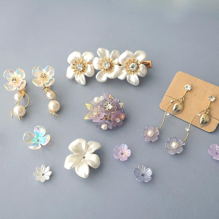 アクリルフラワー 5弁花 WH 約25mm｜樹脂素材パーツ【パーツクラブ