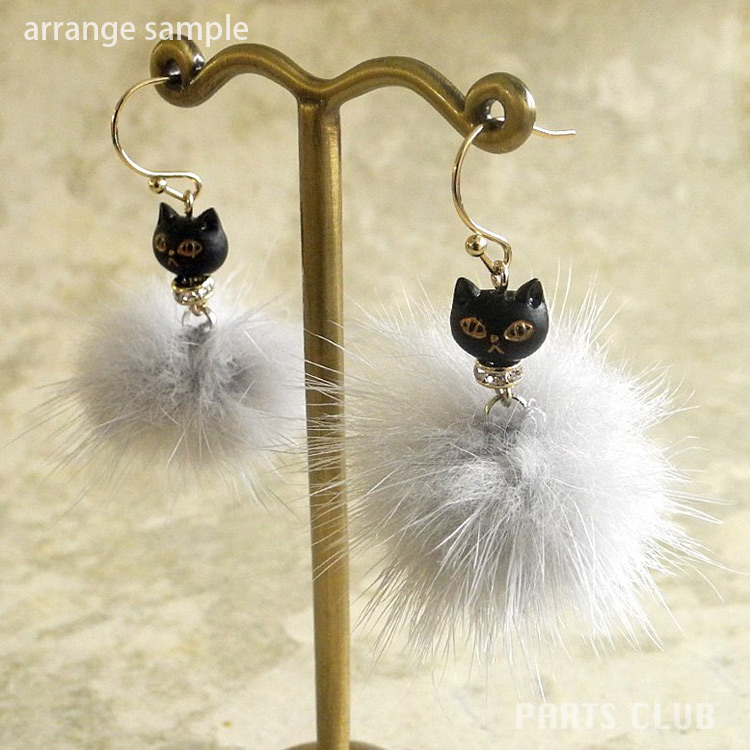 チャーム / 猫（通し穴）/ WH | ビーズ・パーツなどのハンドメイド