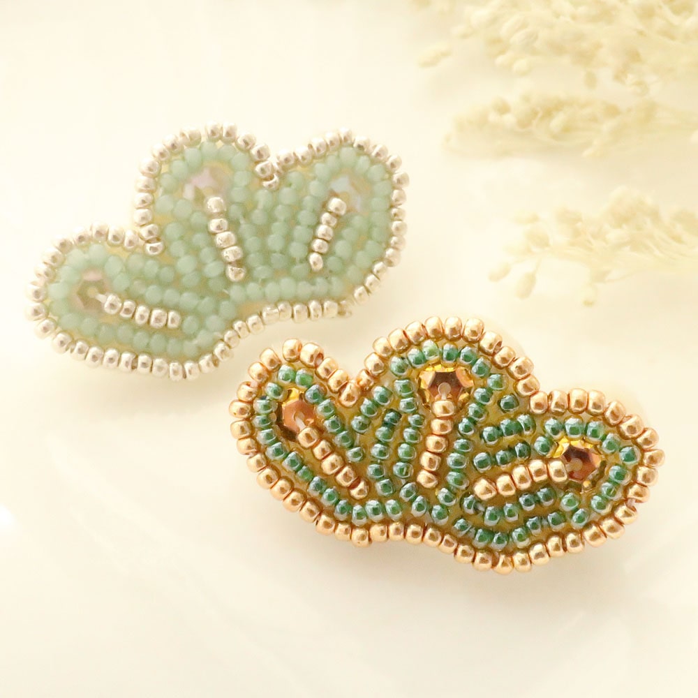 ビーズ刺繍 松のブローチ | ビーズ・パーツなどのハンドメイドパーツ