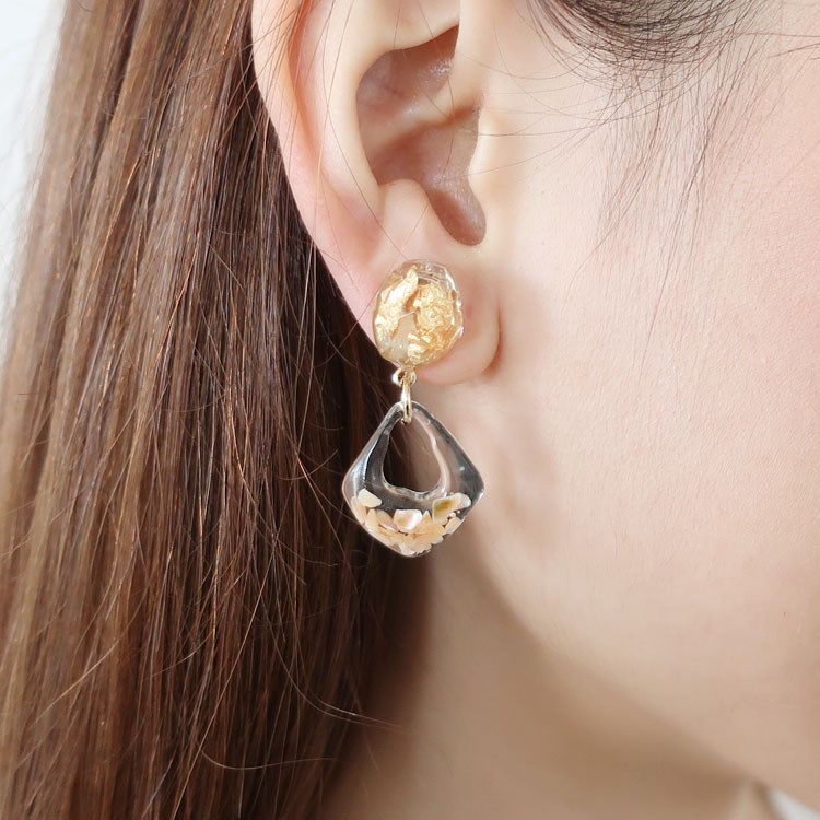 レジン　シェル　ピアス　ハンドメイド　イヤリング変更可 レジン カボション シェル ピアス ハンドメイド イヤリング変更可