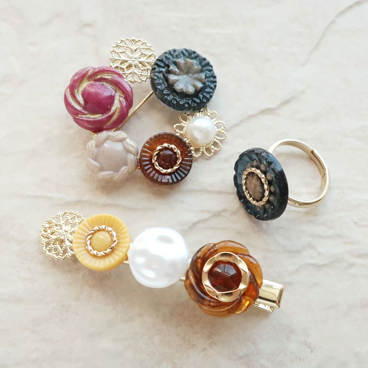 レジンで作る アンティークボタンのアクセサリー | ビーズ・パーツなど