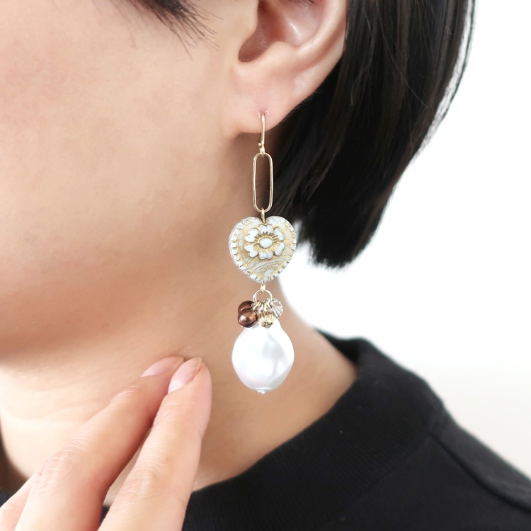 167 スワロフスキーハート型✖︎チェコガラス　ピアスorイヤリング 703349 JinkaNezu クリスタルガラス ラブリーハート イヤリング