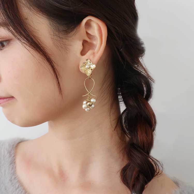 パールとフラワーのイヤリング＆パールとガラスのピアス | ビーズ