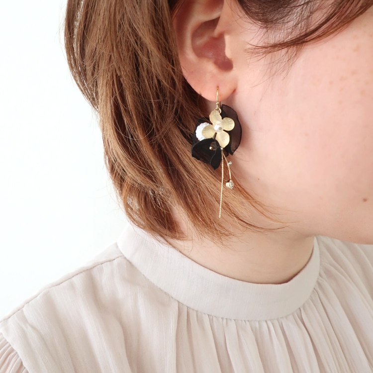 シフォンフラワーネックレスとピアス | ビーズ・パーツなどの