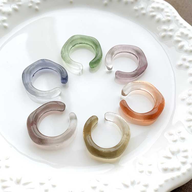 レジンで作る グラデーションイヤーカフ | ビーズ・パーツなどの