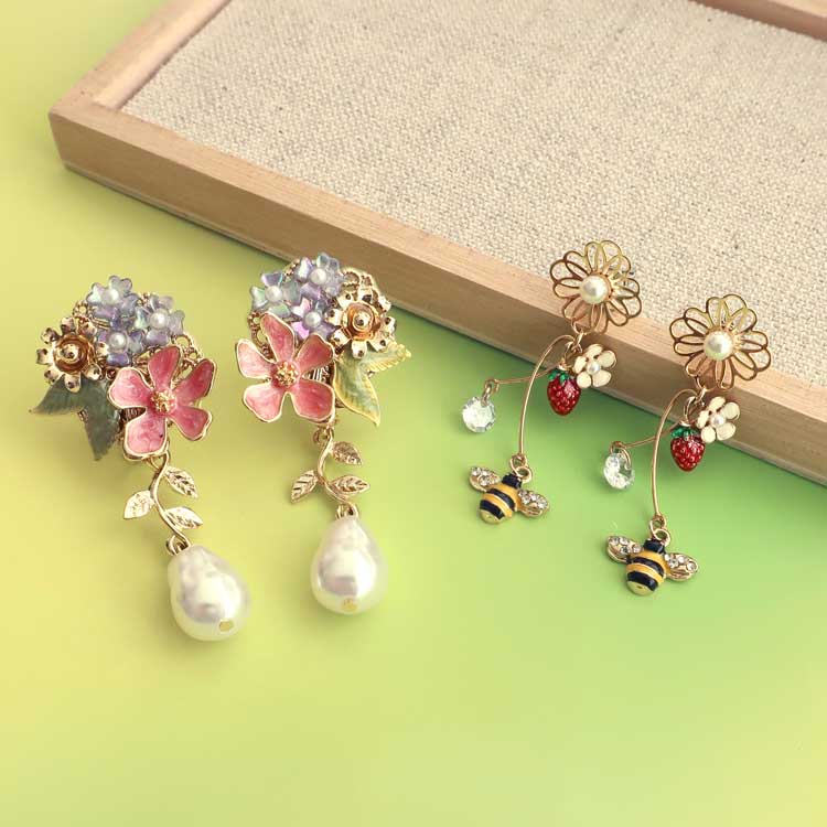 アクリルフラワー 4弁花 オーロラ・PK 約7mm｜樹脂素材パーツ【パーツ