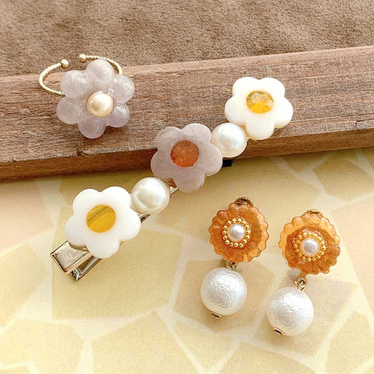 レジンで作る レトロフラワーアクセサリー | ビーズ・パーツなどの