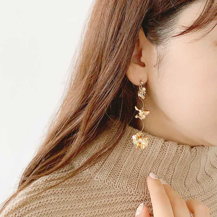 メタルフラワーの華やかアクセサリー | ビーズ・パーツなどの
