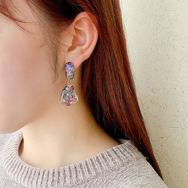 レジンで作る インクアートピアス | ビーズ・パーツなどのハンドメイド
