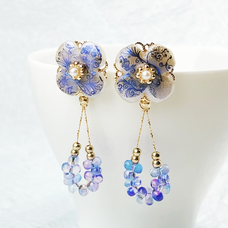 『5264』ハンドメイドピアス 14G 16G ］透明感のあるキュービック が繊細に輝く大人可愛い フラワー