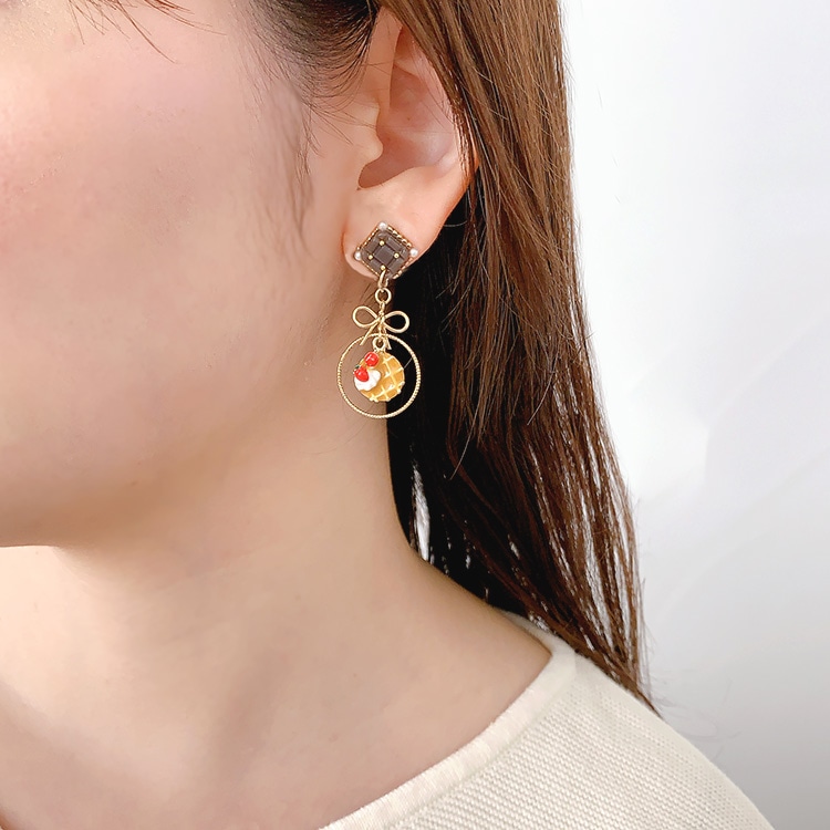 スイーツチャームのアクセサリー | ビーズ・パーツなどのハンドメイド