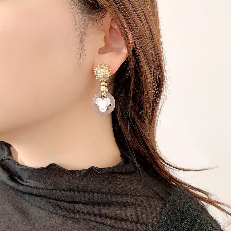 レジンで作る ヴィンテージボタン風ピアス | ビーズ・パーツなどの