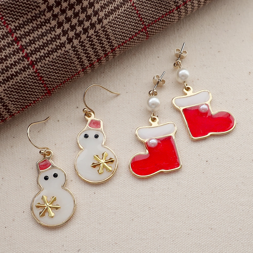 クリスマス レジンピアス | ビーズ・パーツなどのハンドメイドパーツ