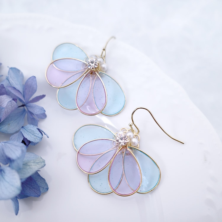 青と紫のクリアペタルピアス | ビーズ・パーツなどのハンドメイド
