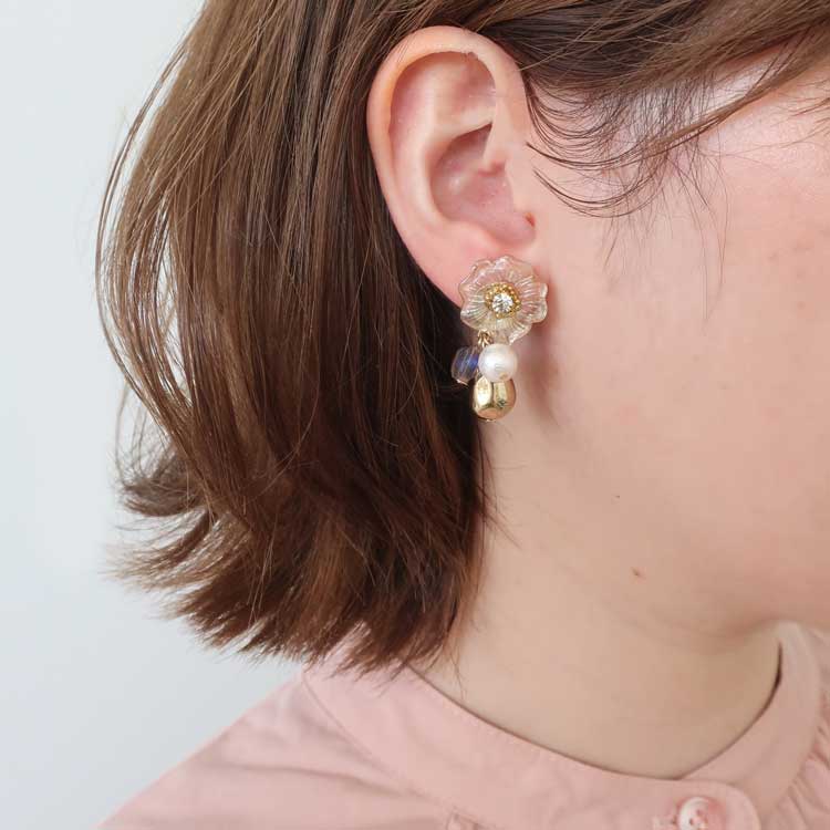 レジンで作る パールとフラワーのピアス 2種 | ビーズ・パーツなどの