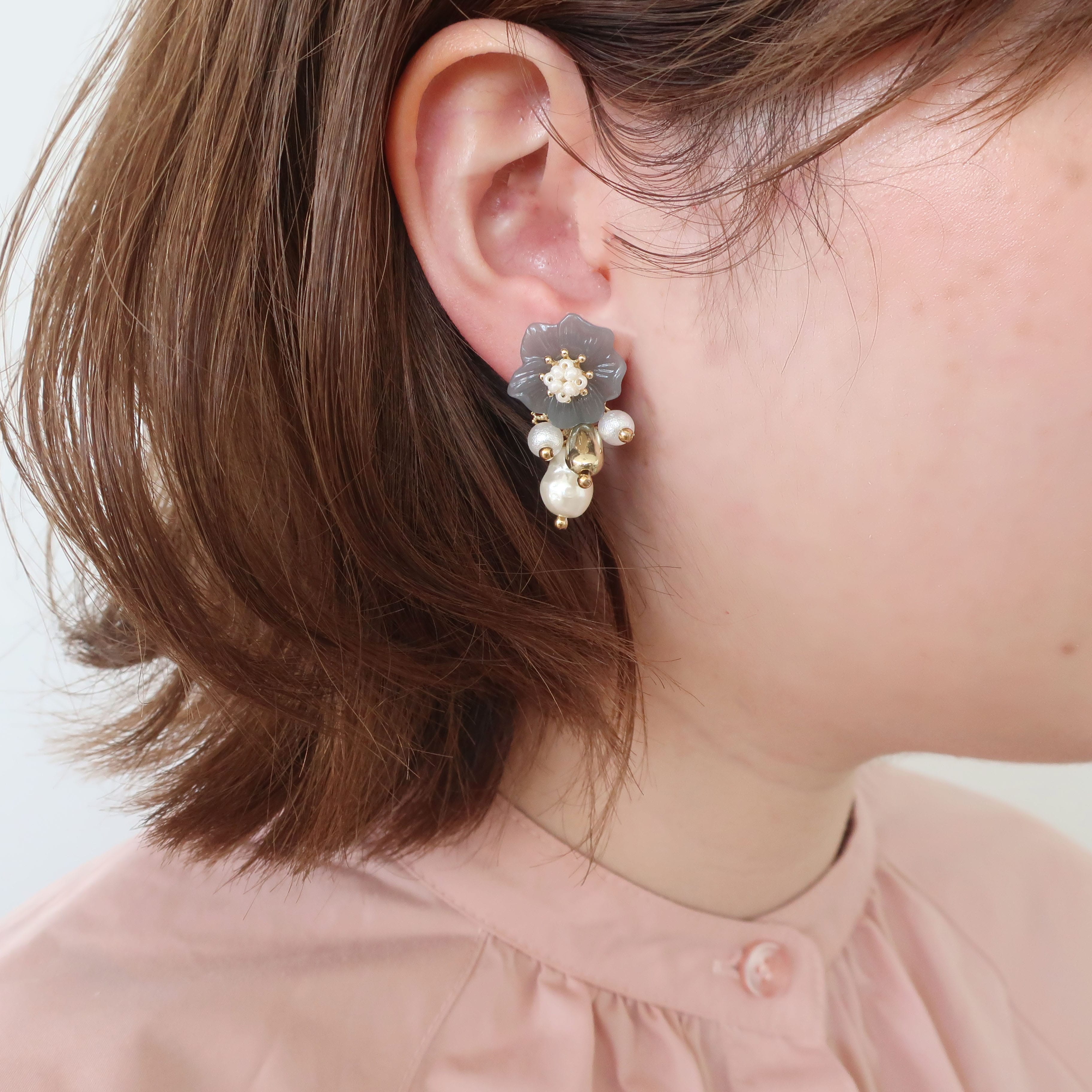 レジンで作る パールとフラワーのピアス 2種 | ビーズ・パーツなどの