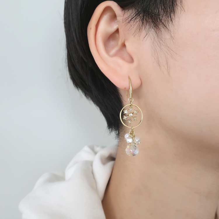 雪の結晶ネックレス＆ピアス | ビーズ・パーツなどのハンドメイド