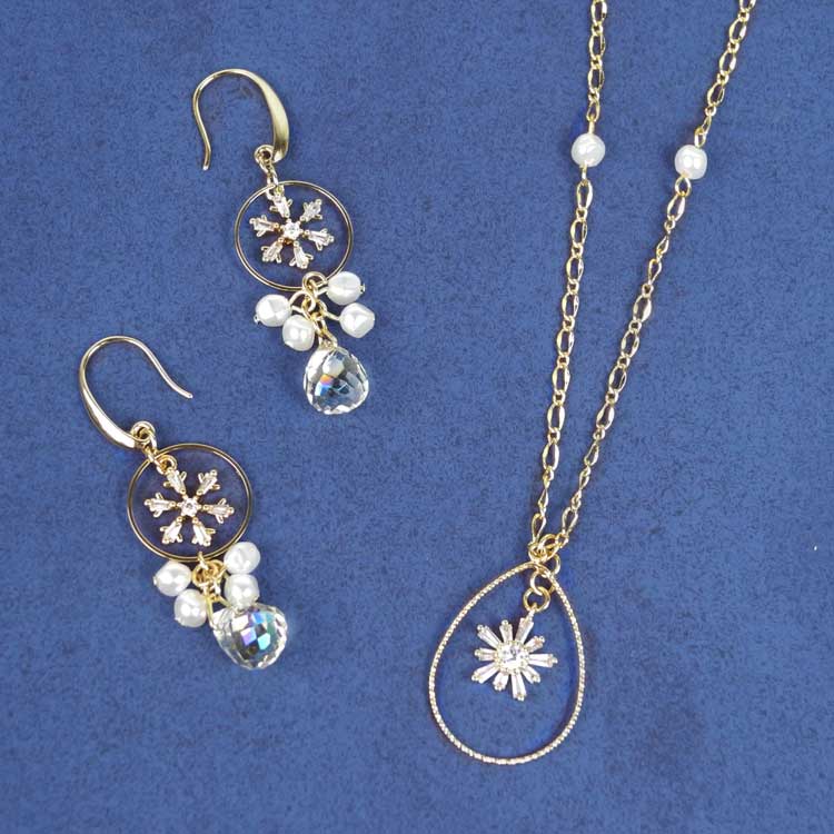 雪の結晶ネックレス＆ピアス | ビーズ・パーツなどのハンドメイド