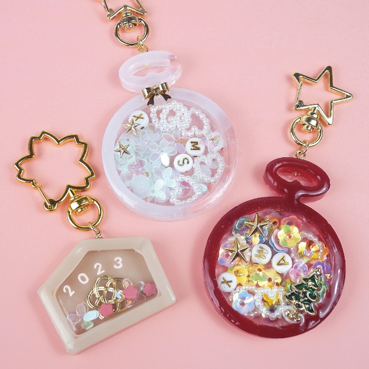 レジンで作る クリスマスと新年絵馬シェイカー | ビーズ・パーツなどの