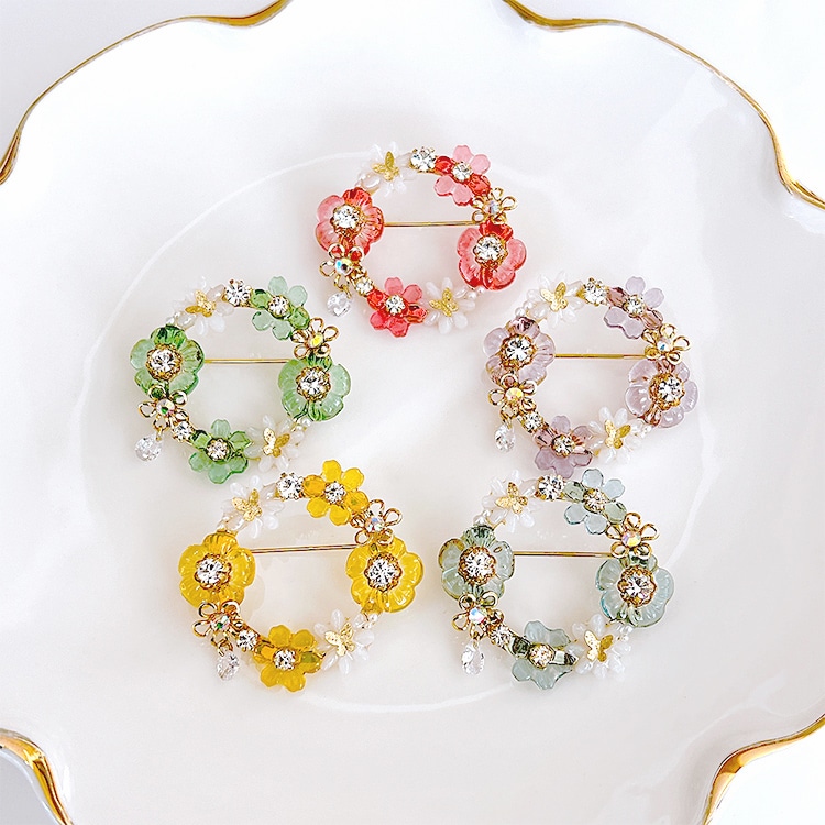レジンで作る お花ブローチ | ビーズ・パーツなどのハンドメイドパーツ