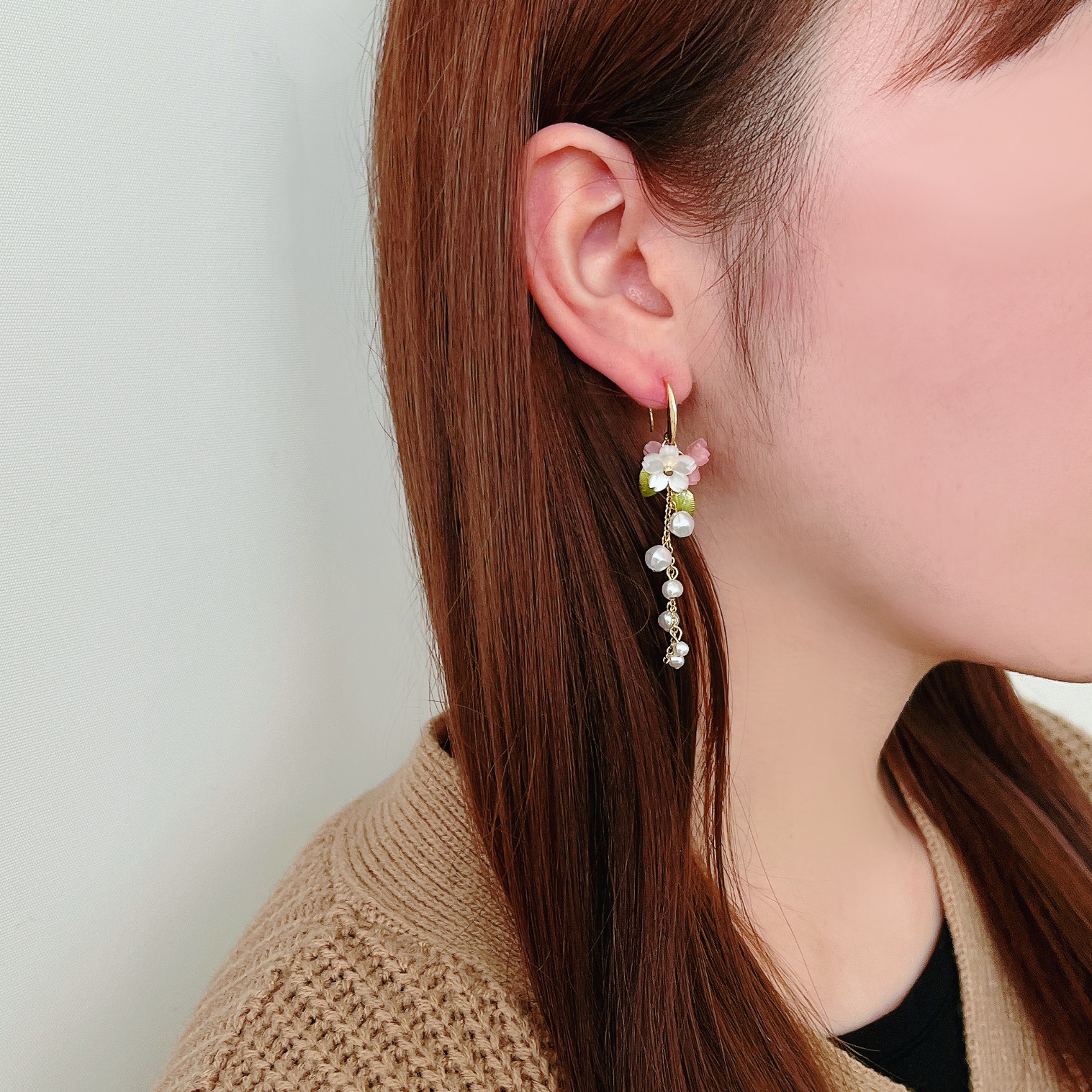 揺らめく桜ピアス | ビーズ・パーツなどのハンドメイドパーツおよび