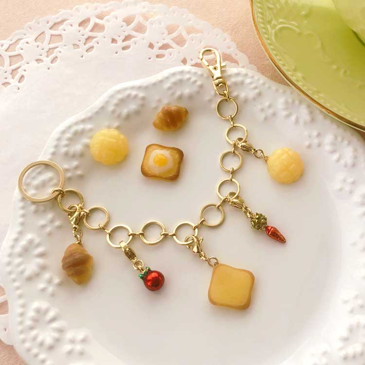 レジンで作る 焼きたてパンのバッグチャーム | ビーズ・パーツなどの